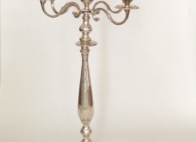 Candeliere in argento con bugie in cristallo